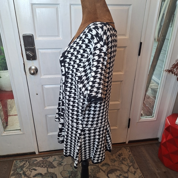 Elle Collection Houndstooth Patterned Peplum Sweater Blouse Size XL - Picture 2 of 6